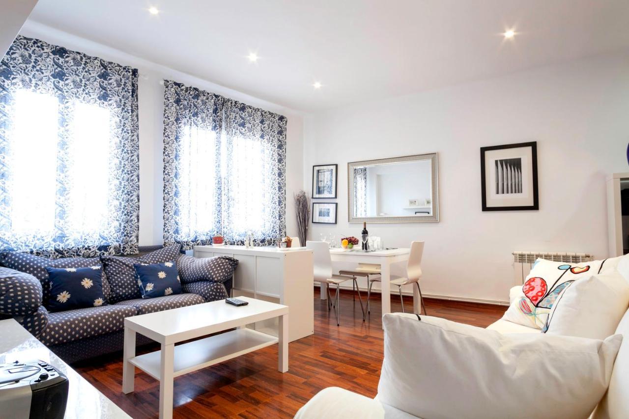 Barcelona Comtal Apartments Bagian luar foto