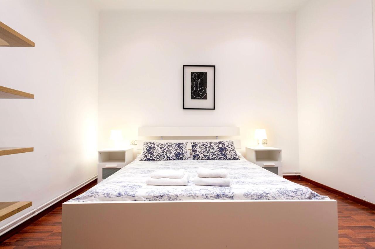 Barcelona Comtal Apartments Bagian luar foto