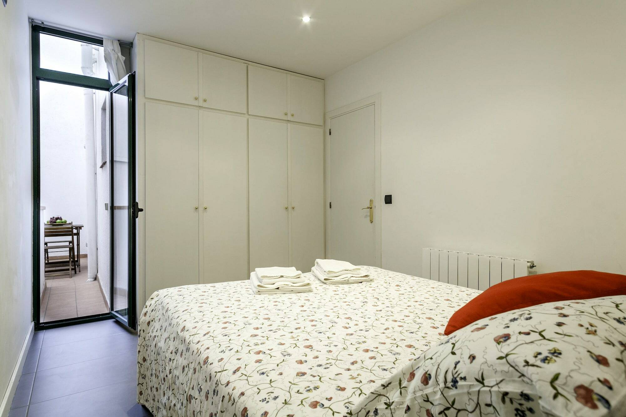 Barcelona Comtal Apartments Bagian luar foto